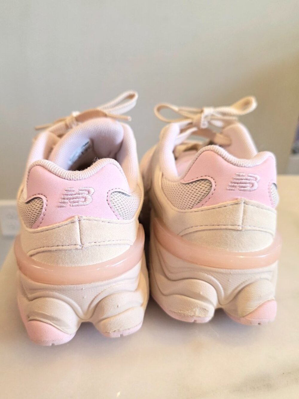 New Balance 9060 Dream State kids size 2 - Picture 3 of 5